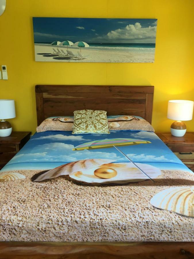 Golden Sands Beach House Villa Bowen Bagian luar foto